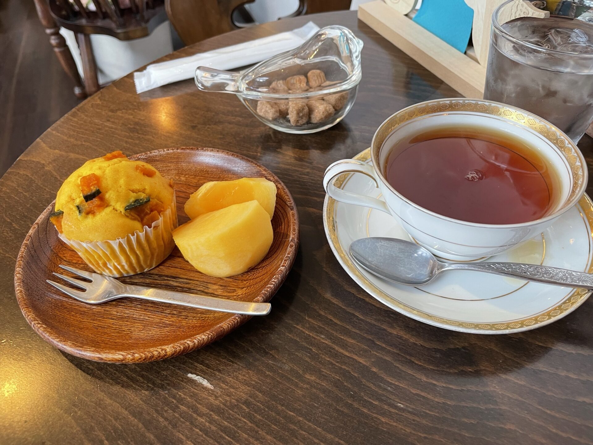 コトリカフェ Kotori Cafe 堀切 町の小さな北欧紅茶専門店 見惚れ洋食器
