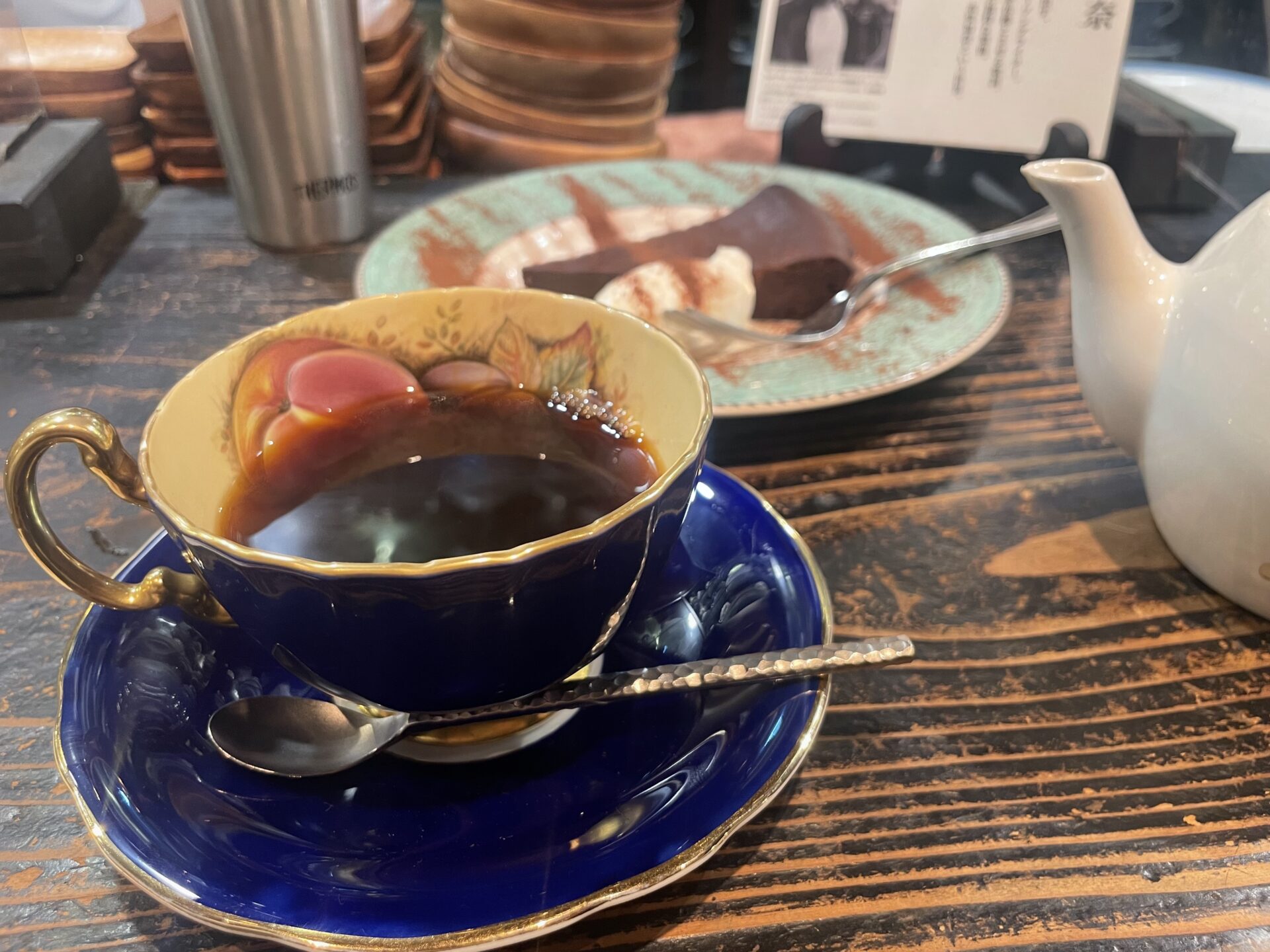 自家焙煎珈琲凡＠新宿｜高級カップでいただくコーヒーと大人のショートケーキ 